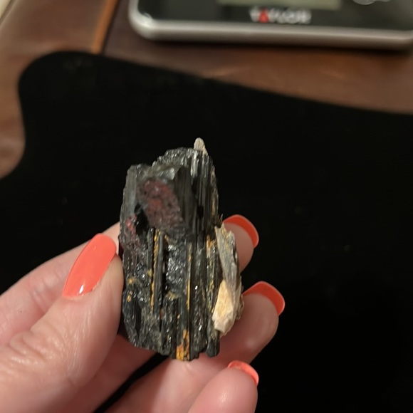 Black Tourmaline Golden Mica / Protection - Picture 4 of 8